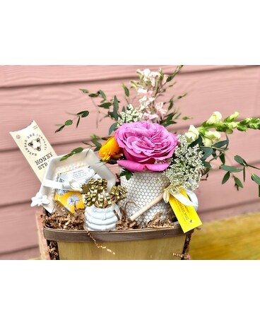 Queen Bee Bundle Flower Arrangement