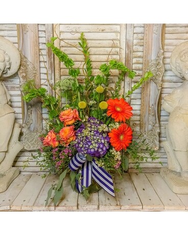 Glowing Heart Bouquet size,  inches height and  inches wide.