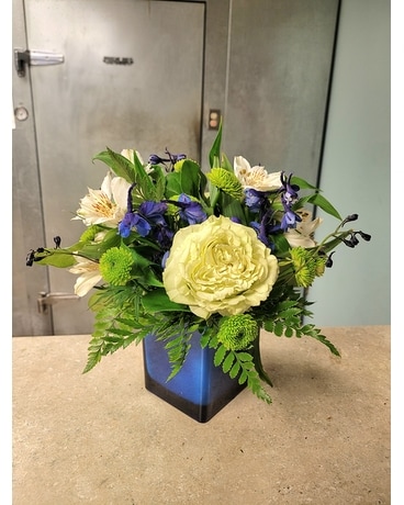 Scott's Classic Flower Container Flower Arrangement