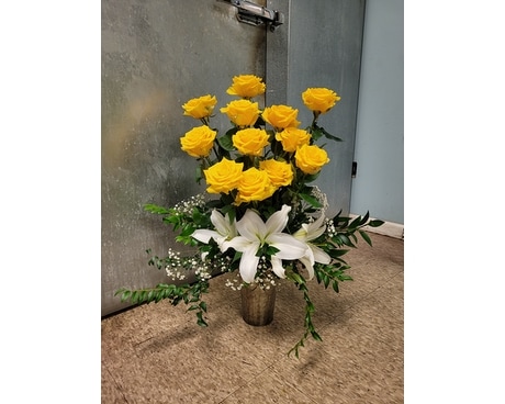 Scott's Premium Dozen Flower Arrangement