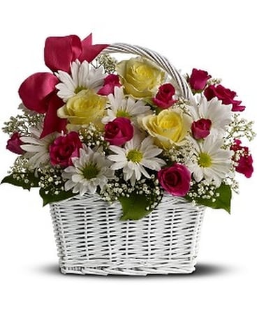 Daisy Dreams Basket Flower Arrangement