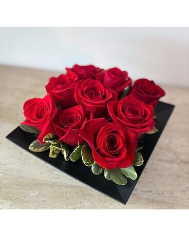 Modern Love - Pave' Roses Flower Arrangement