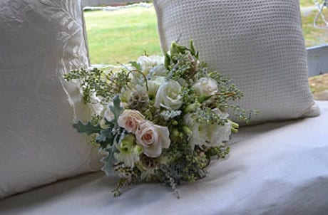 white and off-white bridal bouquet