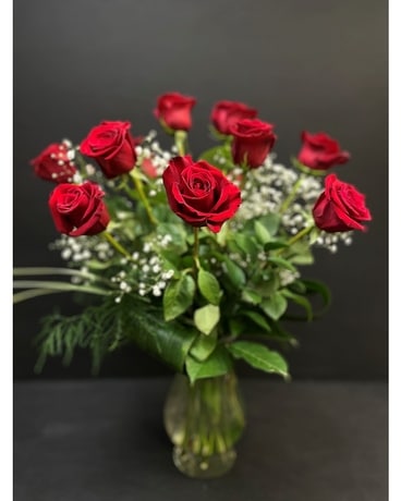 Dozen Roses with Baby's Breath Flower Arrangement