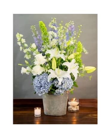 THE HAMPTONS Flower Arrangement