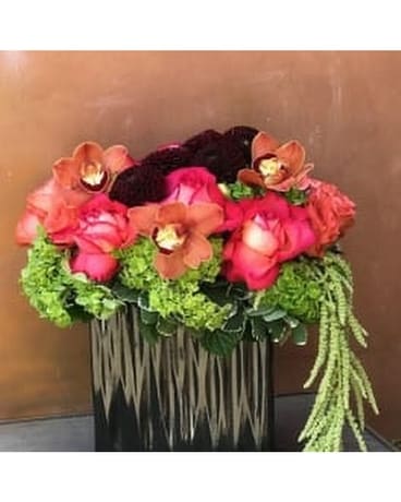 NOIR Flower Arrangement