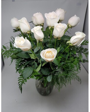 Dz White Roses in Vase Flower Arrangement