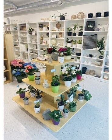 1502 Flower Arrangement