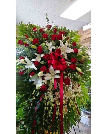Rose, Orchids and Lilies Spray Flower Arrangement