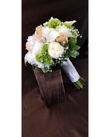 Peach accents Flower Arrangement