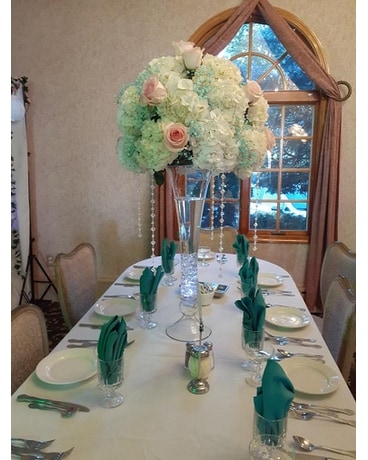 Crystalroom housevendor Flower Arrangement
