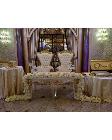 Sweetheart Table The Venetican Flower Arrangement