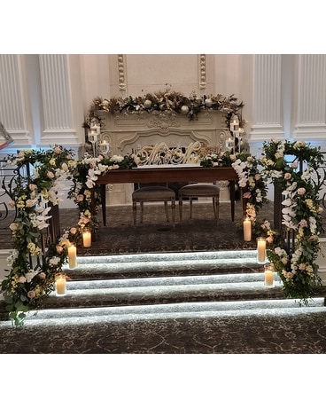 Sweetheart Table Naninas in the Park Flower Arrangement