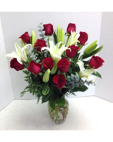 Classic Dozen with Lilies Flower Arrangement