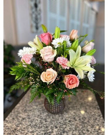 Peaches and cream Flower Arrangement
