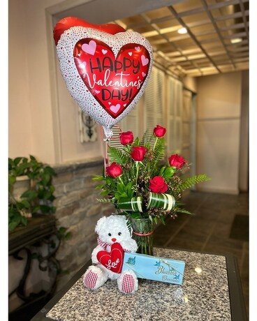 1/2 Dozen Red Roses Package Flower Arrangement