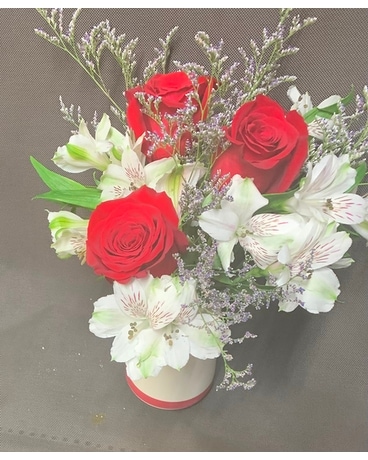 WHISPERS I LOVE YOU Flower Arrangement