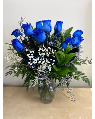 Beautiful blue roses in vase Flower Arrangement
