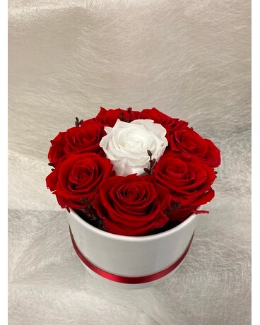 Forever Love / Preserved rose in box Flower Arrangement
