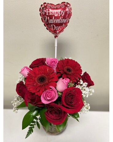 Sweet Love Rose bouquet in vase Flower Arrangement