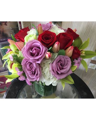Beautiful garden flowers in vase by vivian Flower Arrangement