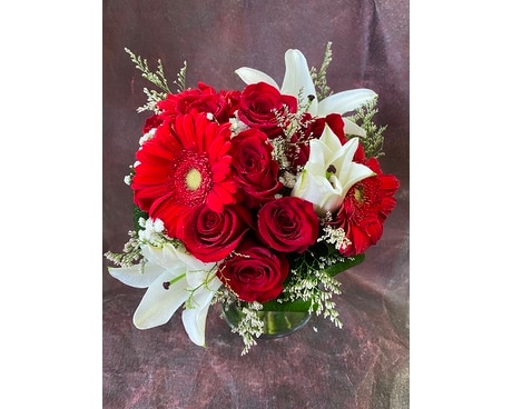 Red roses and white Lily in Vase Flower Arrangement