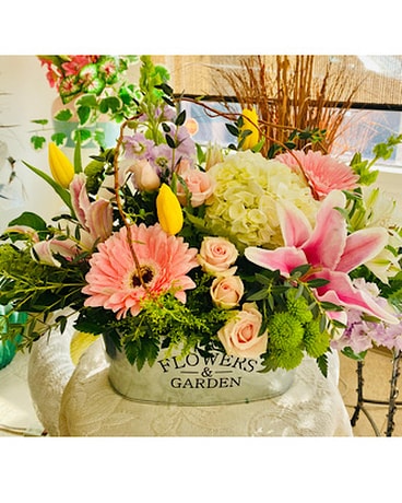 FLORAL GARDEN JARDIN Flower Arrangement