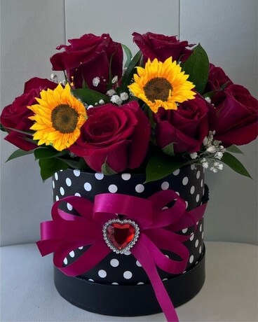 Melt her heart Flower Arrangement