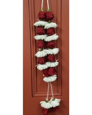 Red Roses Garland Flower Arrangement