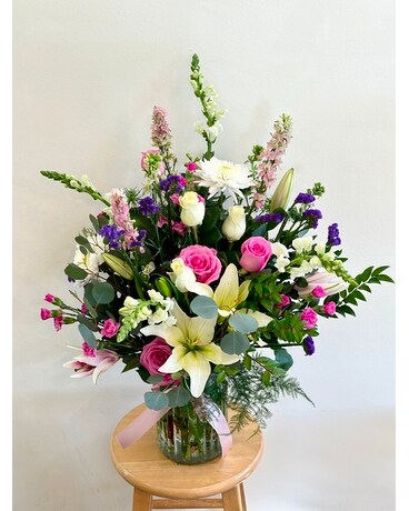 Pretty as a Picture Flower Arrangement