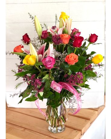 Luxe Roses & Lilies Flower Arrangement