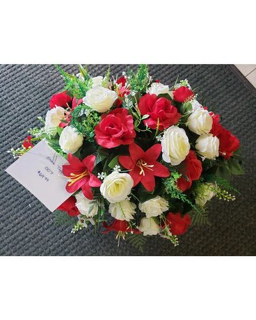 Stone Topper 7 Flower Arrangement