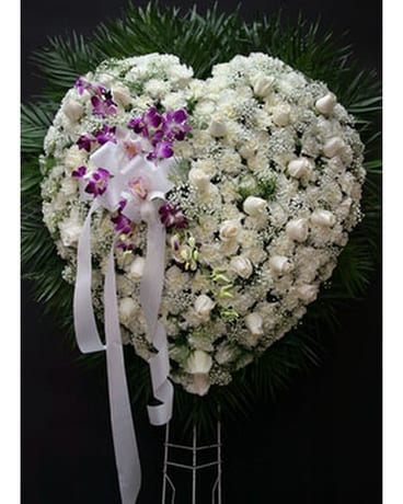 Standing Heart 02 Flower Arrangement