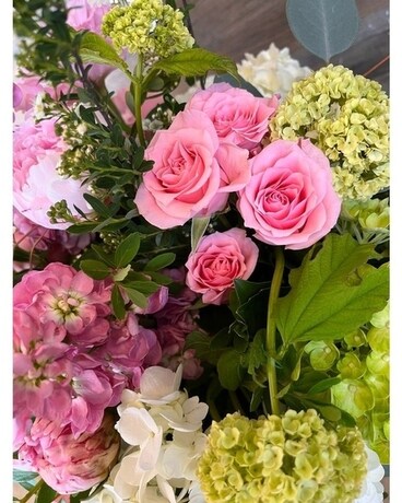 Pretty in Pinks Flower Arrangement