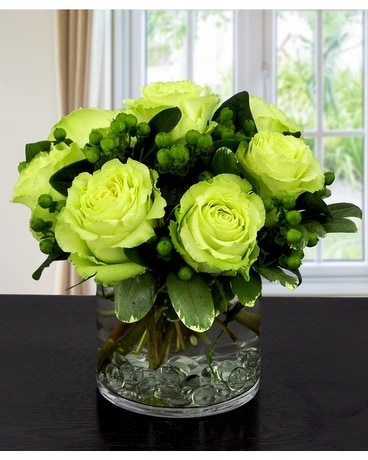 LUCKY ROSES Flower Arrangement