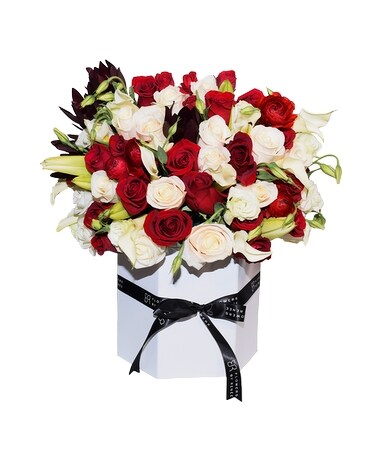 Love's Deluxe Flower Arrangement