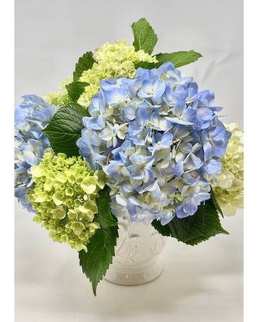 Classic Vineyard Casual Style Flower Arrangement