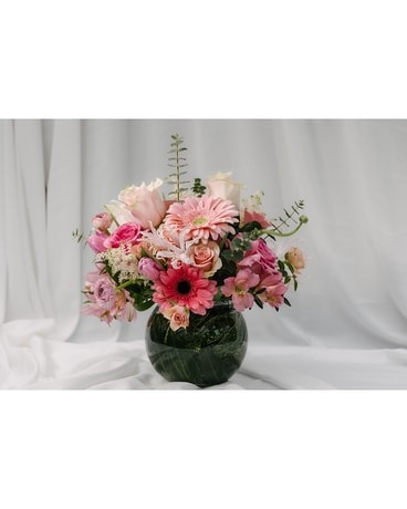 Pretty in Pink Flower Arrangement