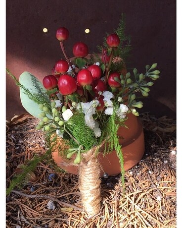 Berry Special Boutonniere Boutonniere