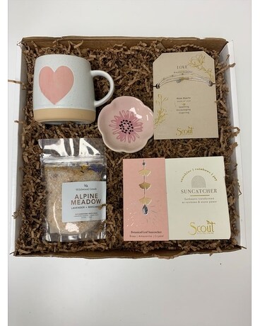 Heartfelt Gift Box Flower Arrangement