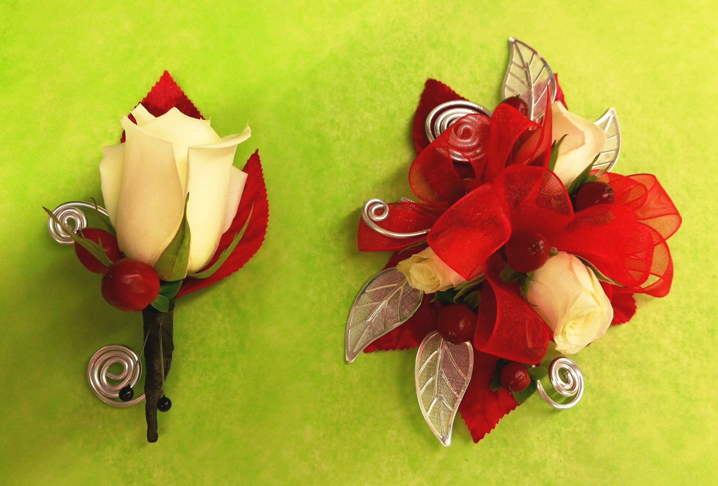 Classic Beauty Corsage and Boutonniere Corsage