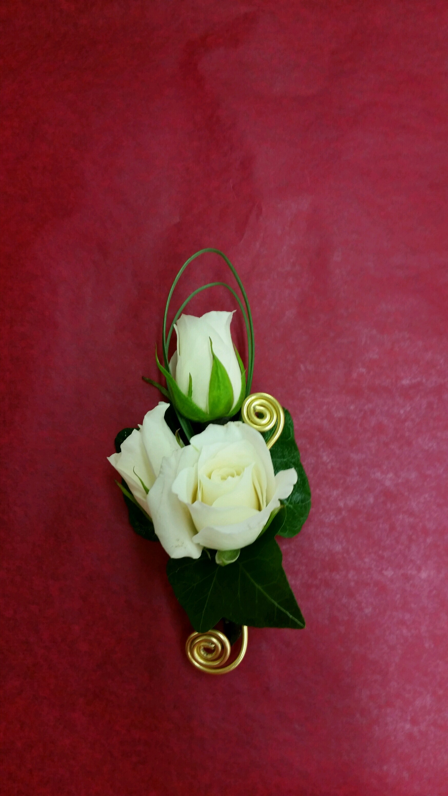White Elegance Boutonniere