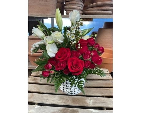 KEEP IT CLASSY Flower Arrangement