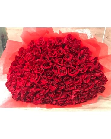 100 Roses in Bouquet Flower Arrangement