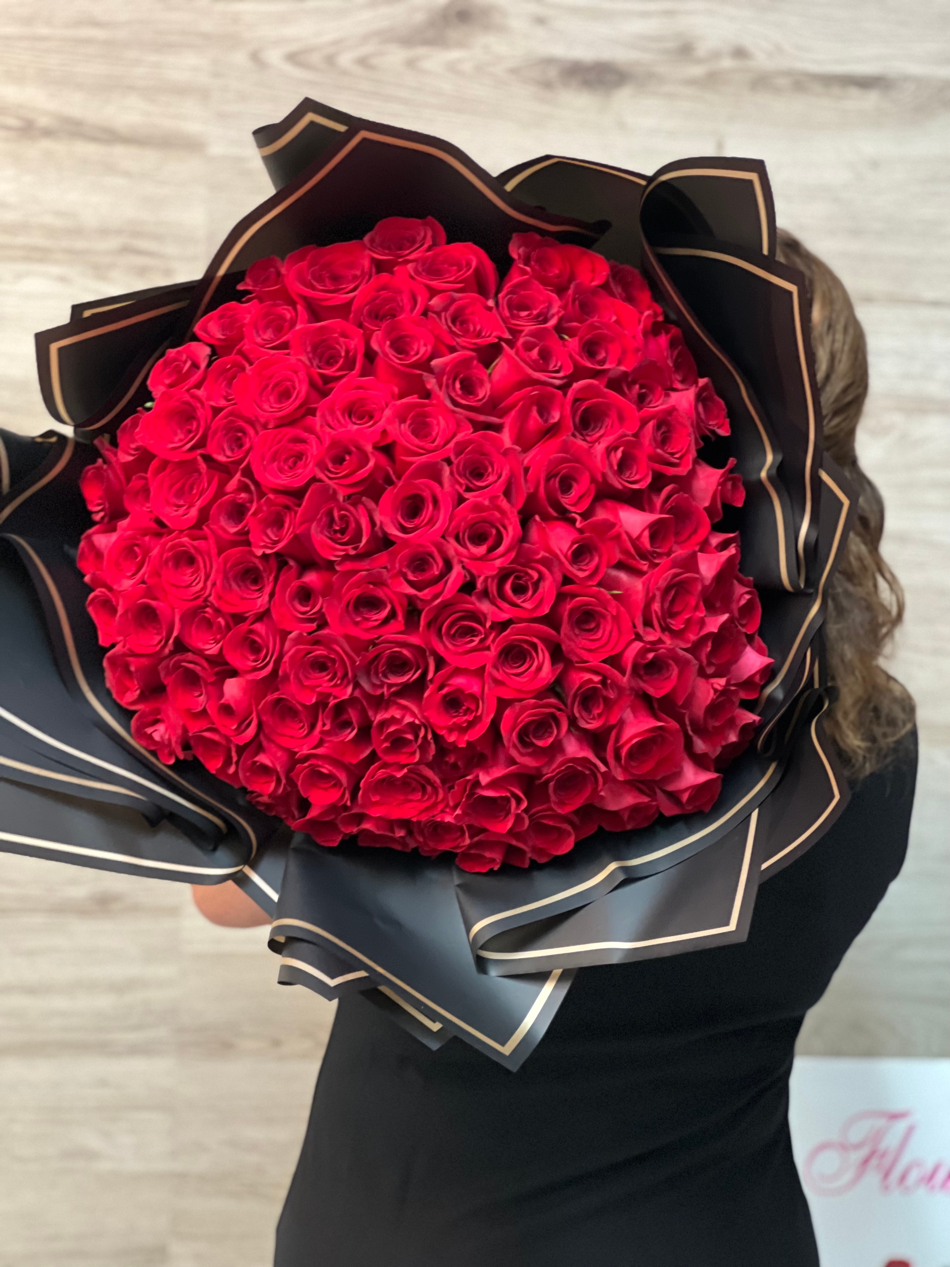 100 Roses in Bouquet Flower Arrangement