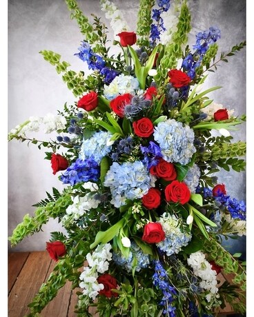 Patriotic Spray Flower Arrangement
