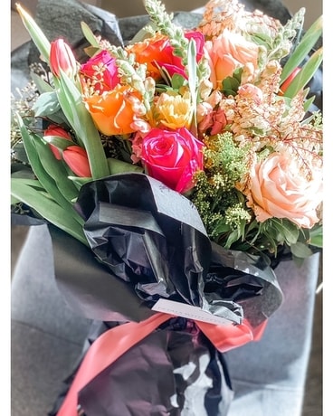 DESIGNERS CHOICE LOOSE WRAP Flower Arrangement