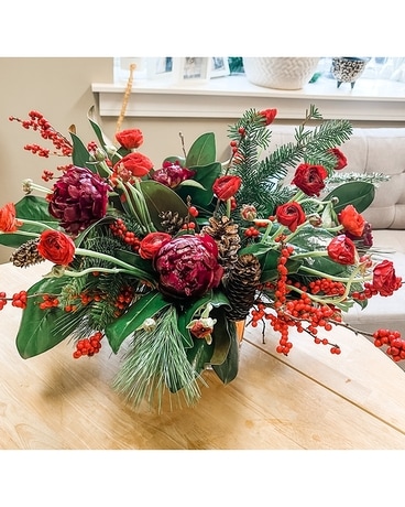 HOLIDAY PREMIUM CENTERPIECE Flower Arrangement