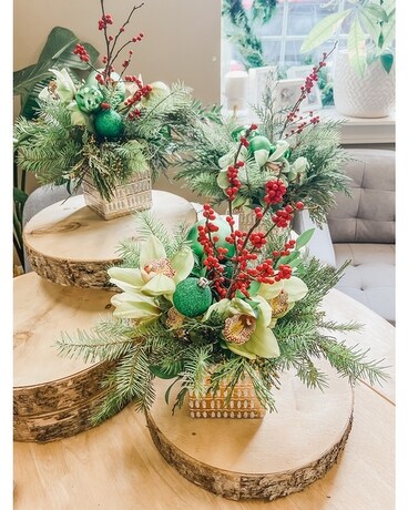 HOLIDAY FLORAL MINI Flower Arrangement