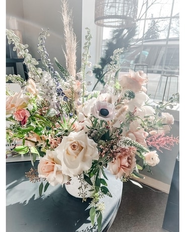 VINTAGE CONCRETE Flower Arrangement